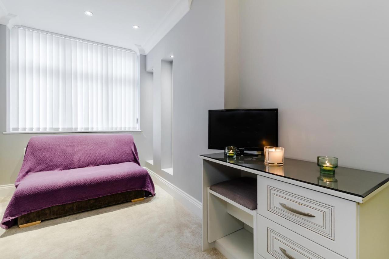 Brooklyn House Hotel Barnet Bagian luar foto