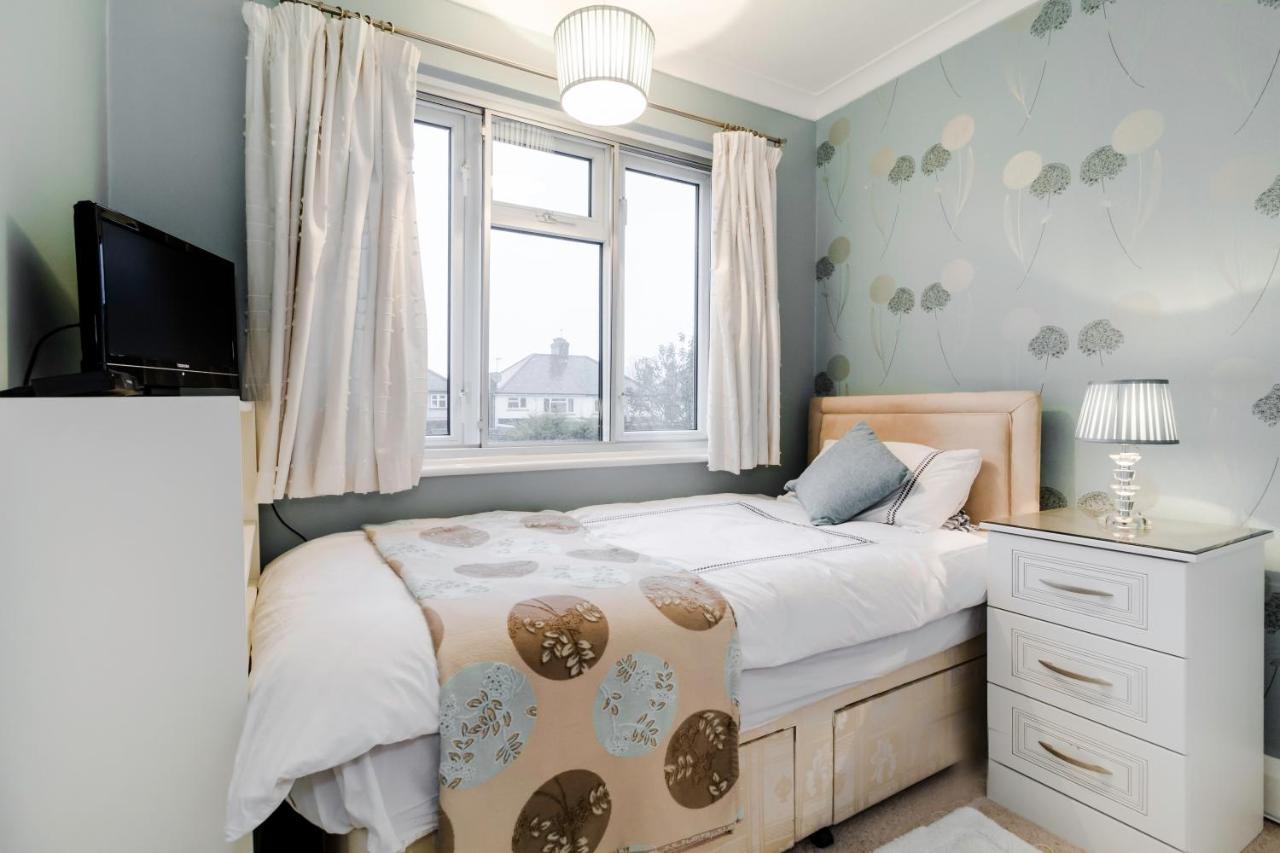 Brooklyn House Hotel Barnet Bagian luar foto