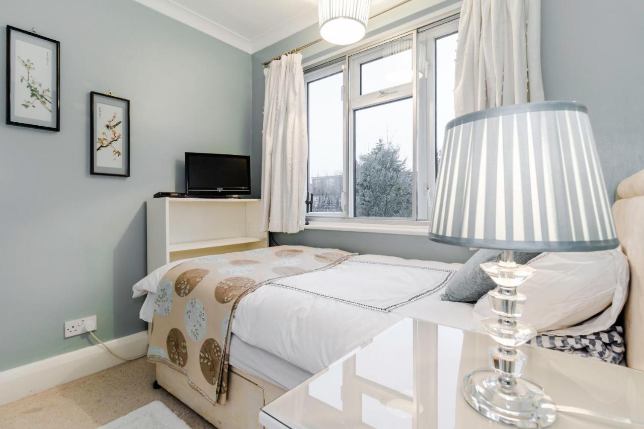 Brooklyn House Hotel Barnet Bagian luar foto