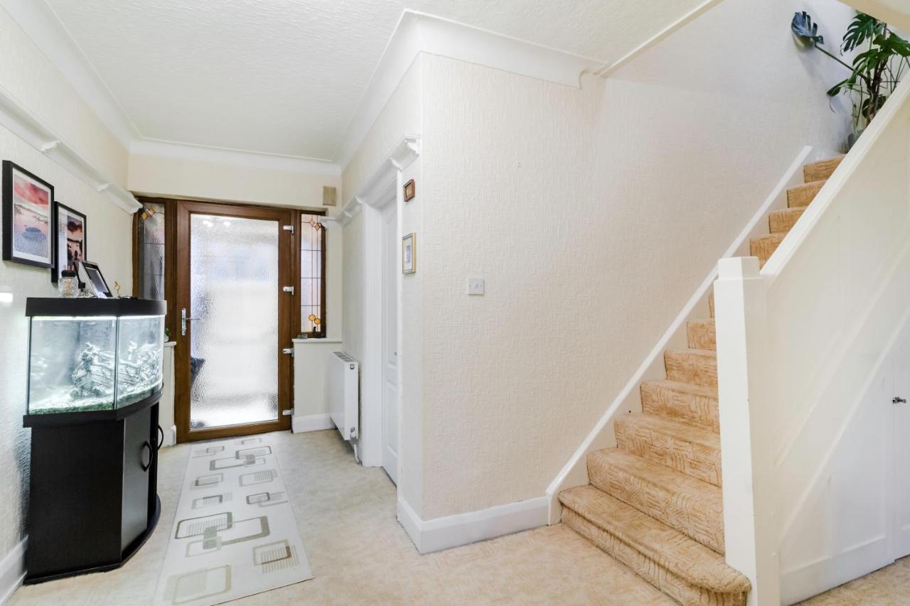 Brooklyn House Hotel Barnet Bagian luar foto